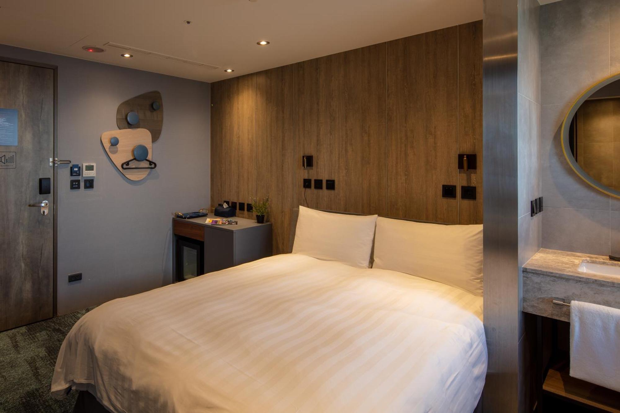 Roaders Plus Hotel - Taipei Station Стая снимка
