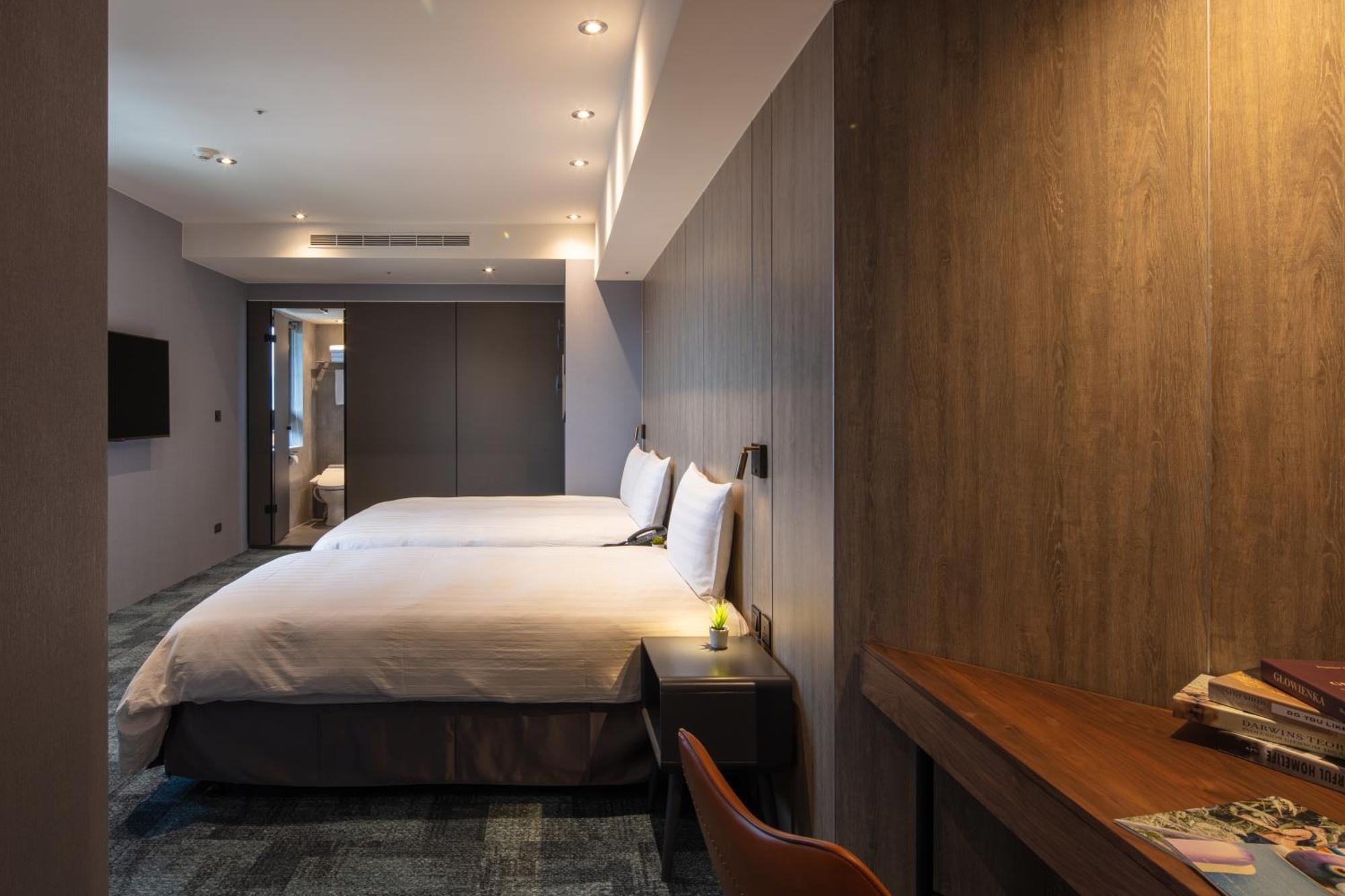 Roaders Plus Hotel - Taipei Station Стая снимка